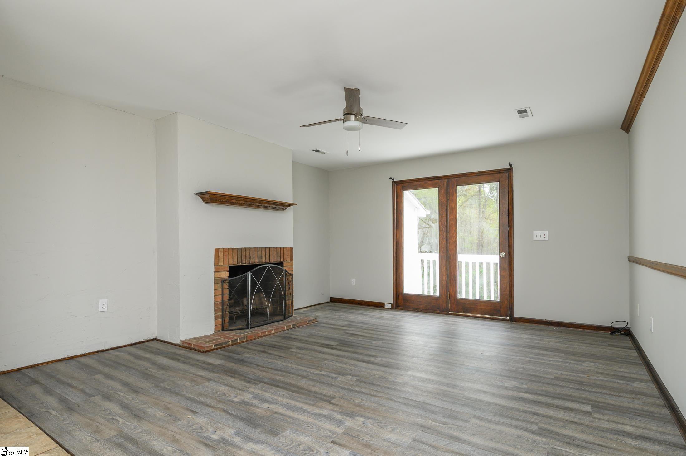 211 Brookside Drive Duncan, SC 29334 - Photo 2 of 21