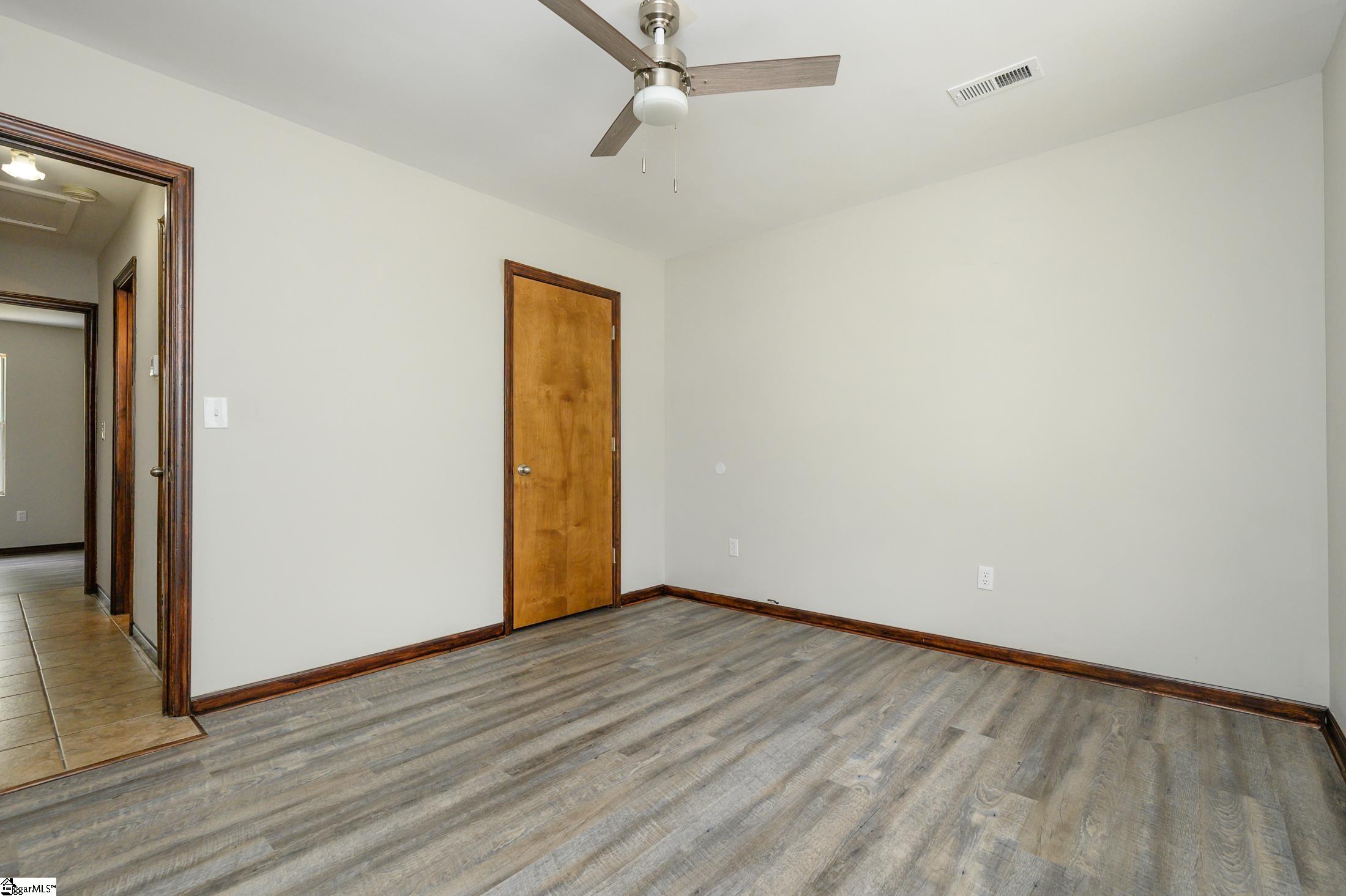 211 Brookside Drive Duncan, SC 29334 - Photo 6 of 21