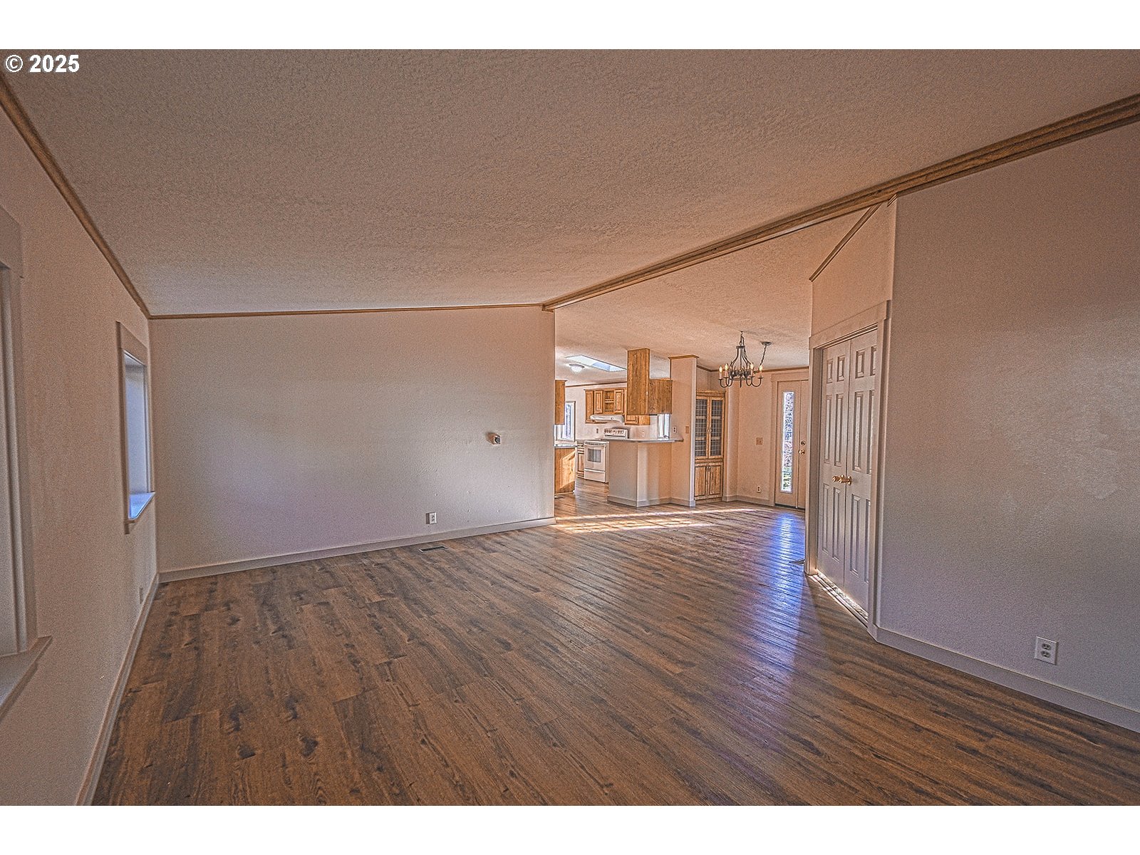365 Bellflower Road Clatskanie, OR 97016 - Photo 4 of 22 Living Room