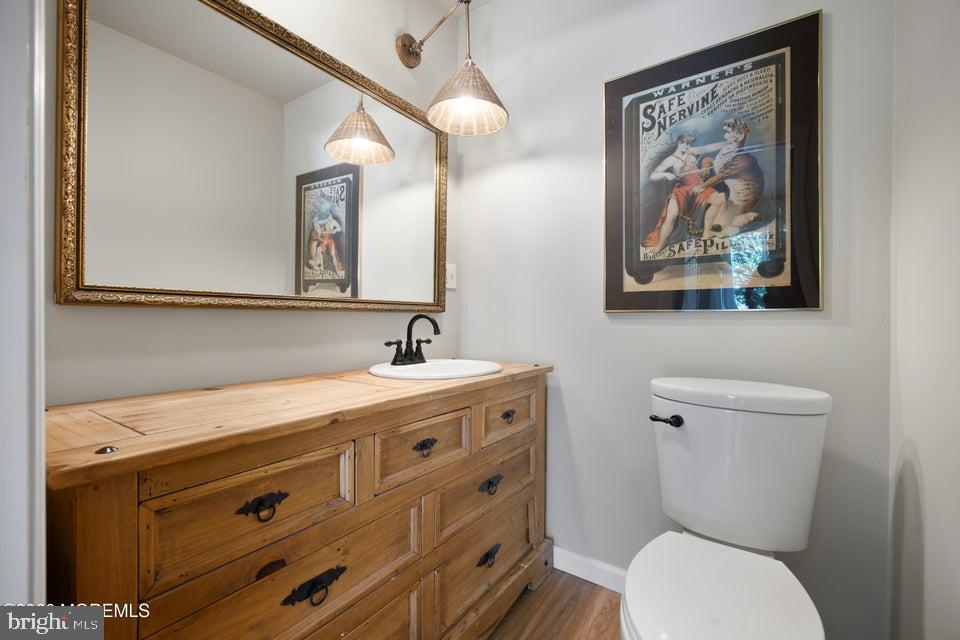 10 Mandalay Road Brick, NJ 08723 - Photo 19 of 40 Charming bathroom with vintage flair.