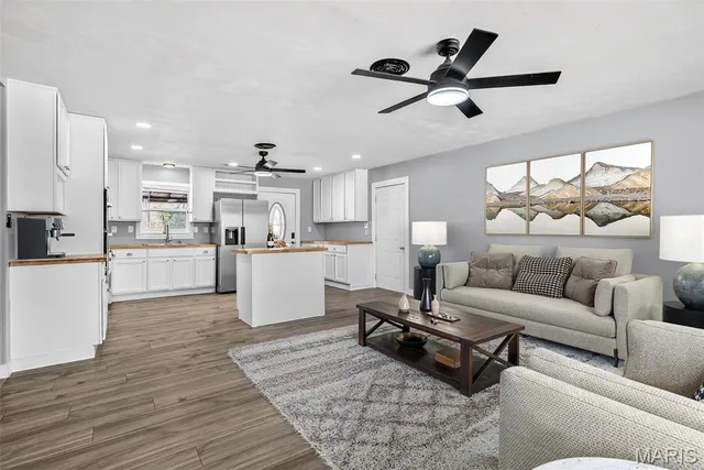 $285,000 | 19901 Gore Road, Ste. Genevieve, MO 63670