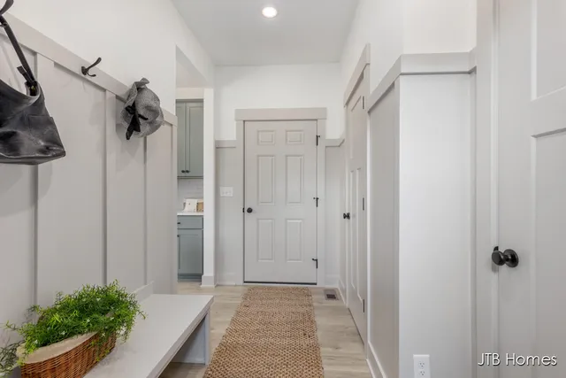 $569,900 | 8284 Kettle Oak Drive Southeast, Alto, MI 49302