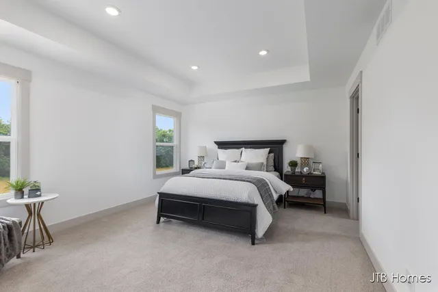 $569,900 | 8284 Kettle Oak Drive Southeast, Alto, MI 49302