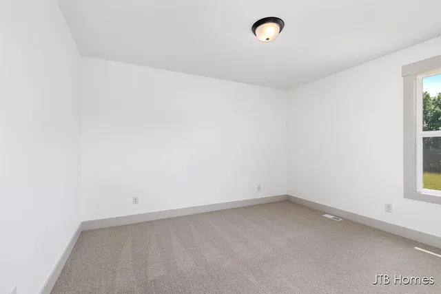 $569,900 | 8284 Kettle Oak Drive Southeast, Alto, MI 49302