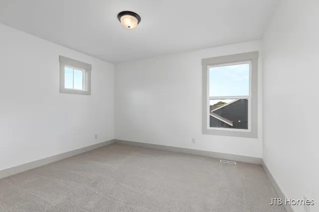 $569,900 | 8284 Kettle Oak Drive Southeast, Alto, MI 49302