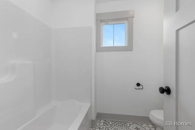 $569,900 | 8284 Kettle Oak Drive Southeast, Alto, MI 49302