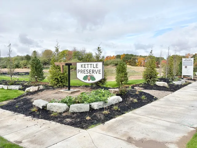 $569,900 | 8284 Kettle Oak Drive Southeast, Alto, MI 49302