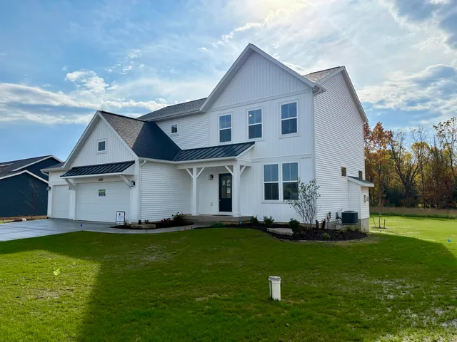 $569,900 | 8284 Kettle Oak Drive Southeast, Alto, MI 49302