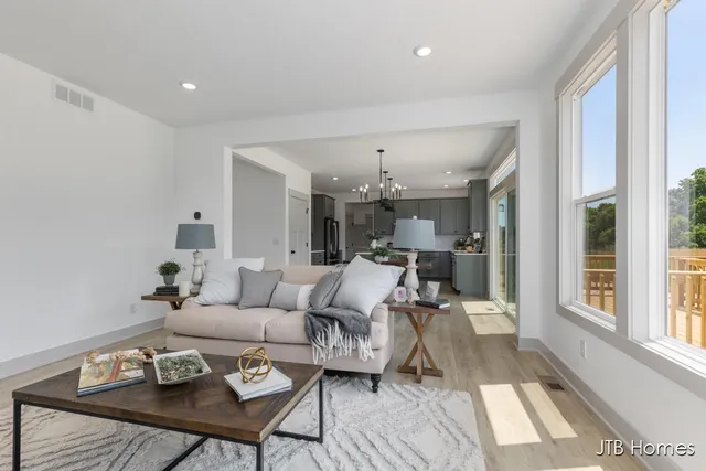 $569,900 | 8284 Kettle Oak Drive Southeast, Alto, MI 49302