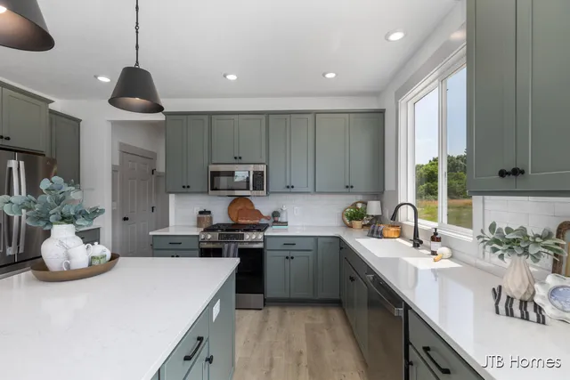 $569,900 | 8284 Kettle Oak Drive Southeast, Alto, MI 49302