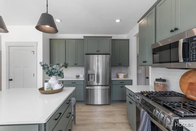 $569,900 | 8284 Kettle Oak Drive Southeast, Alto, MI 49302