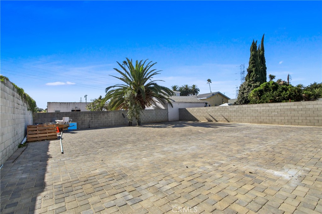 9241 1/2 Firth Boulevard, Unit 1/2 Los Angeles, CA 90002 - Photo 18 of 25 a view of outdoor space and yard
