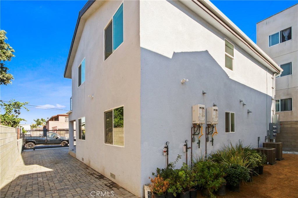 9241 1/2 Firth Boulevard, Unit 1/2 Los Angeles, CA 90002 - Photo 21 of 25 a view of a house with a patio