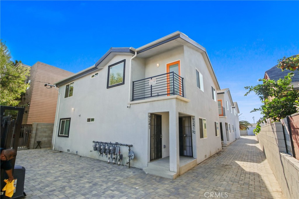9241 1/2 Firth Boulevard, Unit 1/2 Los Angeles, CA 90002 - Photo 23 of 25 a view of a house with a yard