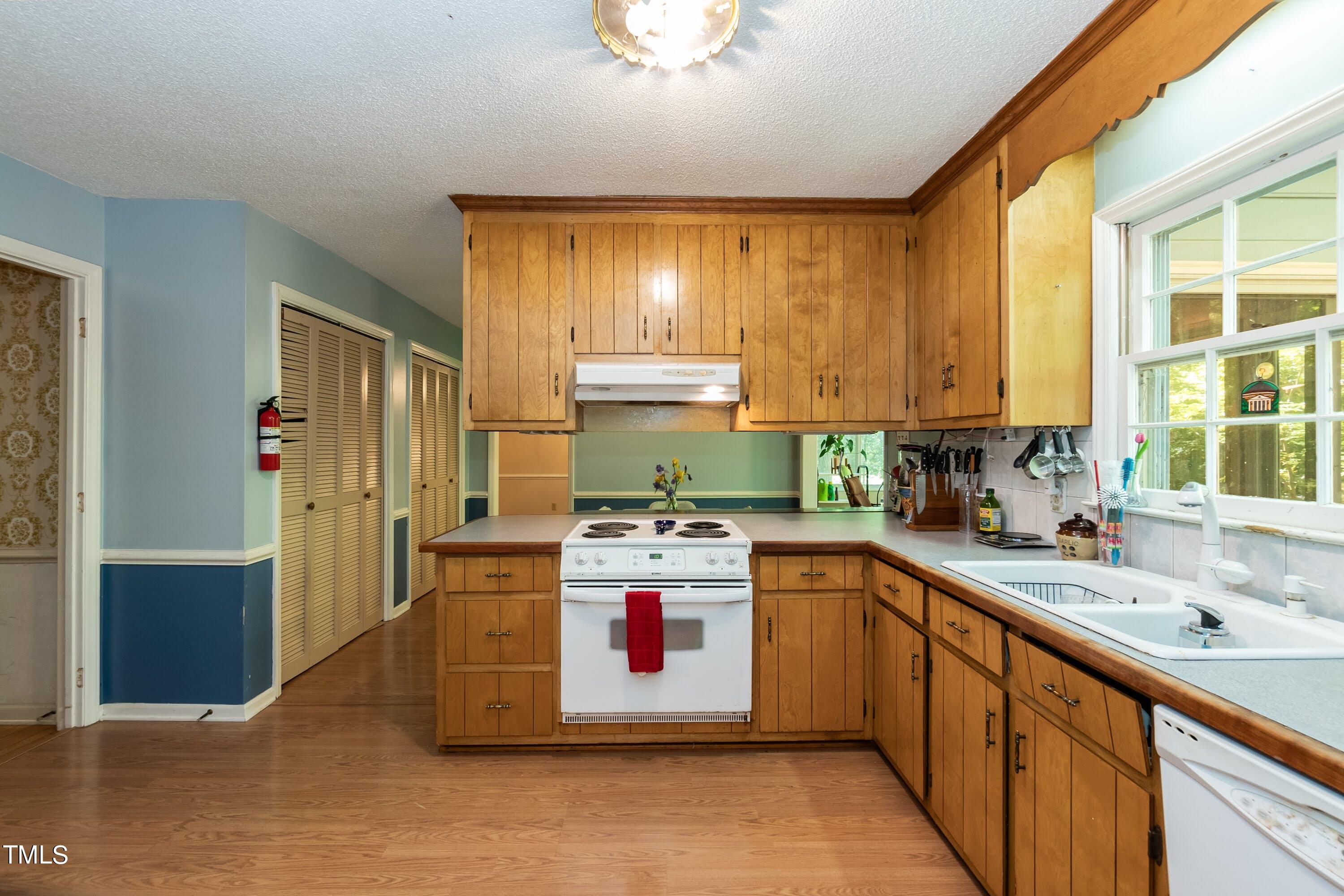 2313 Thunder Road Durham, NC 27712 - Photo 13 of 31 Kitchen 03 (12)