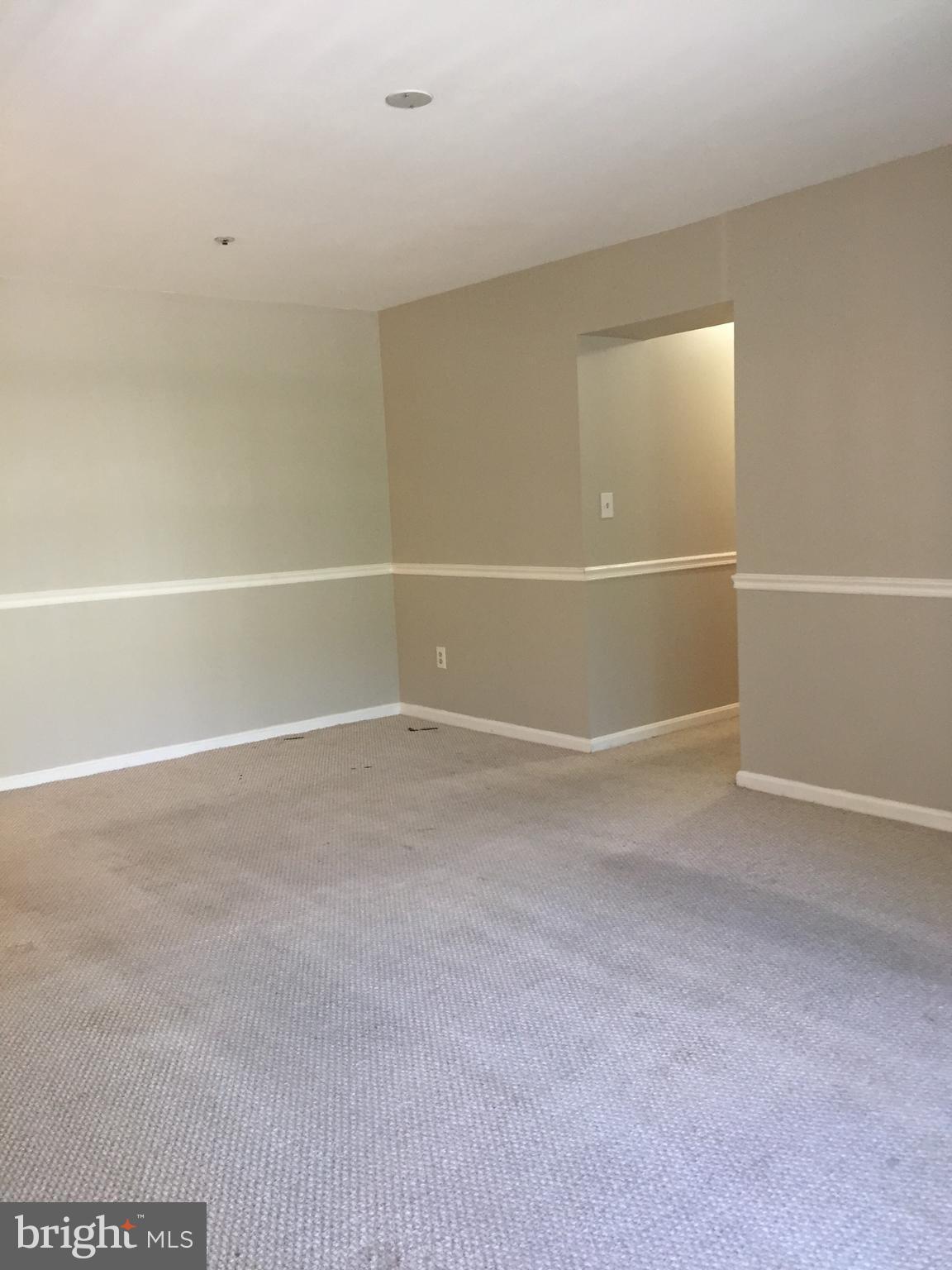 8341 Montgomery Run Road, Unit H Ellicott City, MD 21043 - Photo 7 of 16 Living Room