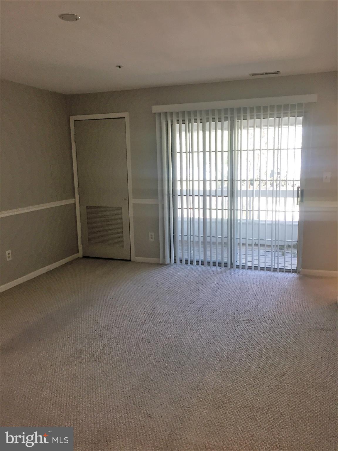 8341 Montgomery Run Road, Unit H Ellicott City, MD 21043 - Photo 8 of 16 Living Room