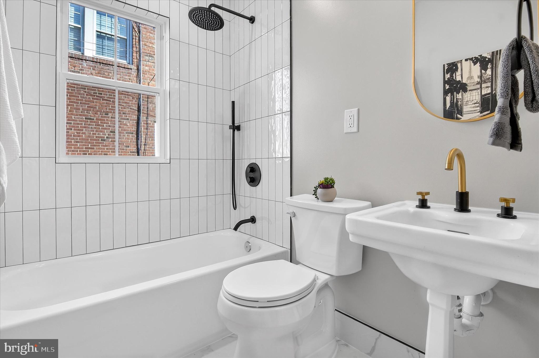 1607 North Glebe Road Arlington, VA 22207 - Photo 15 of 45 Bathroom Main Lvl