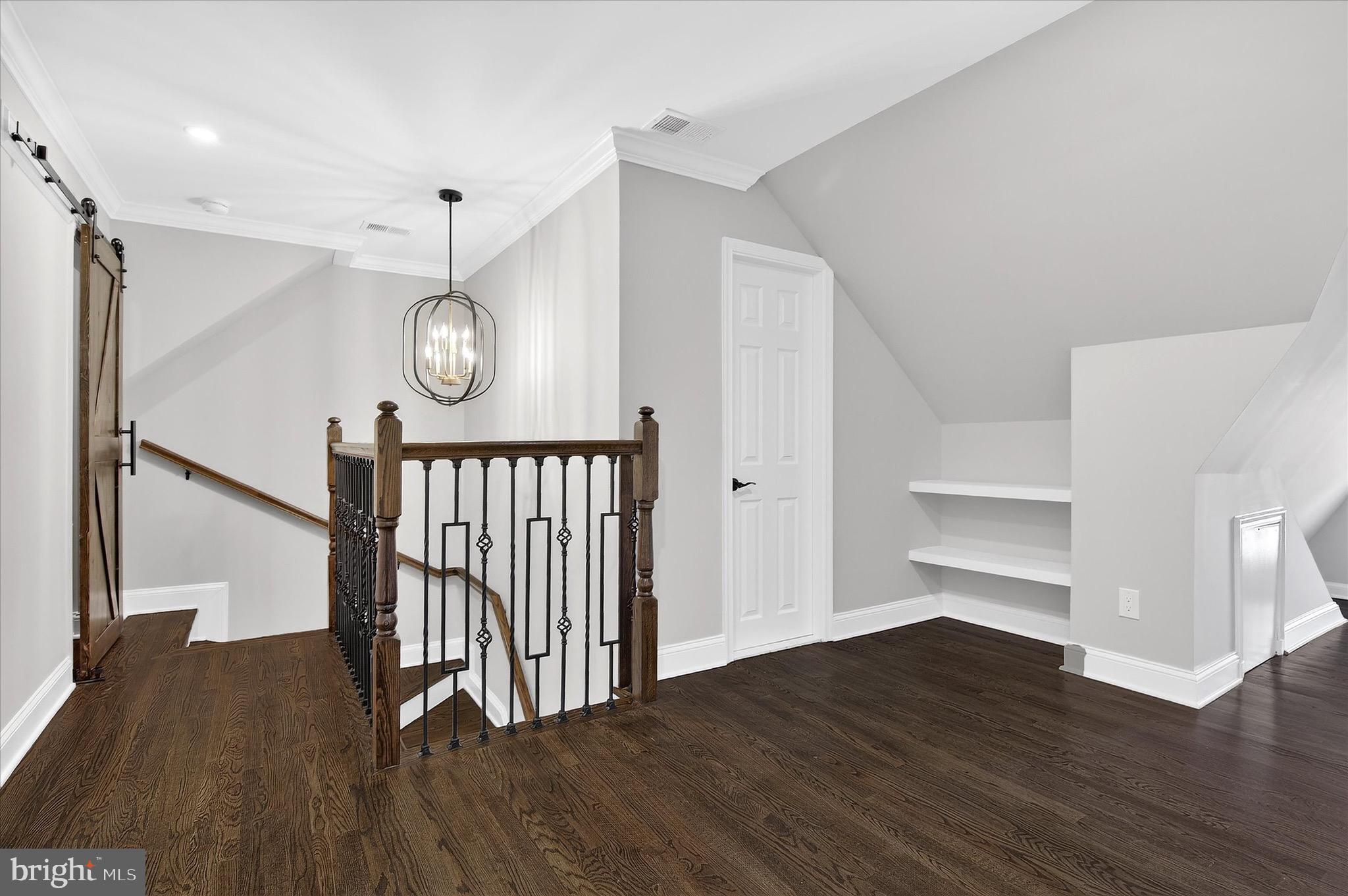 1607 North Glebe Road Arlington, VA 22207 - Photo 16 of 45 Hallway Upper Lvl