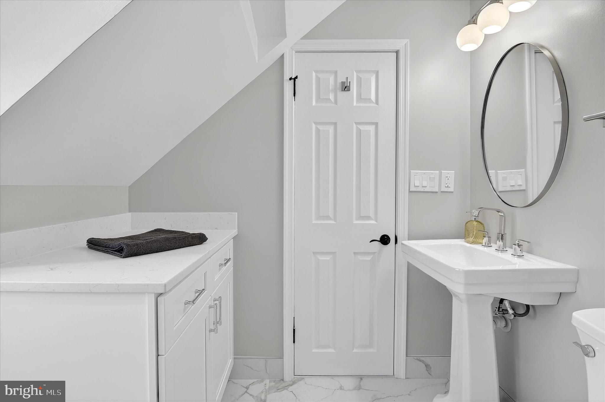 1607 North Glebe Road Arlington, VA 22207 - Photo 28 of 45 Bathroom upper lvl