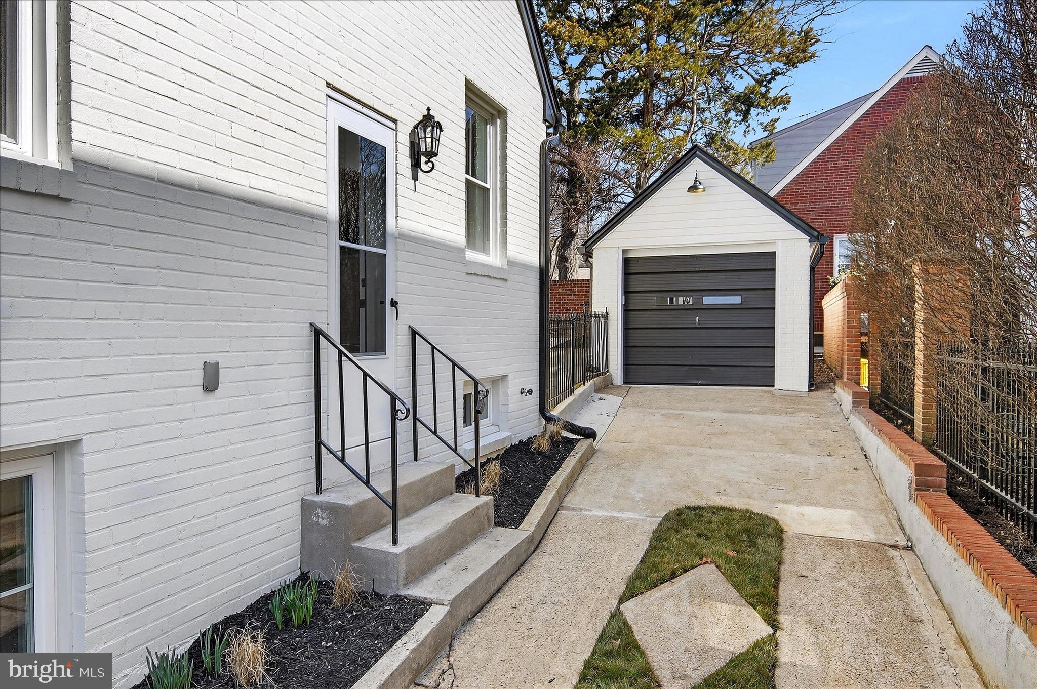 1607 North Glebe Road Arlington, VA 22207 - Photo 39 of 45 Garage and driveway