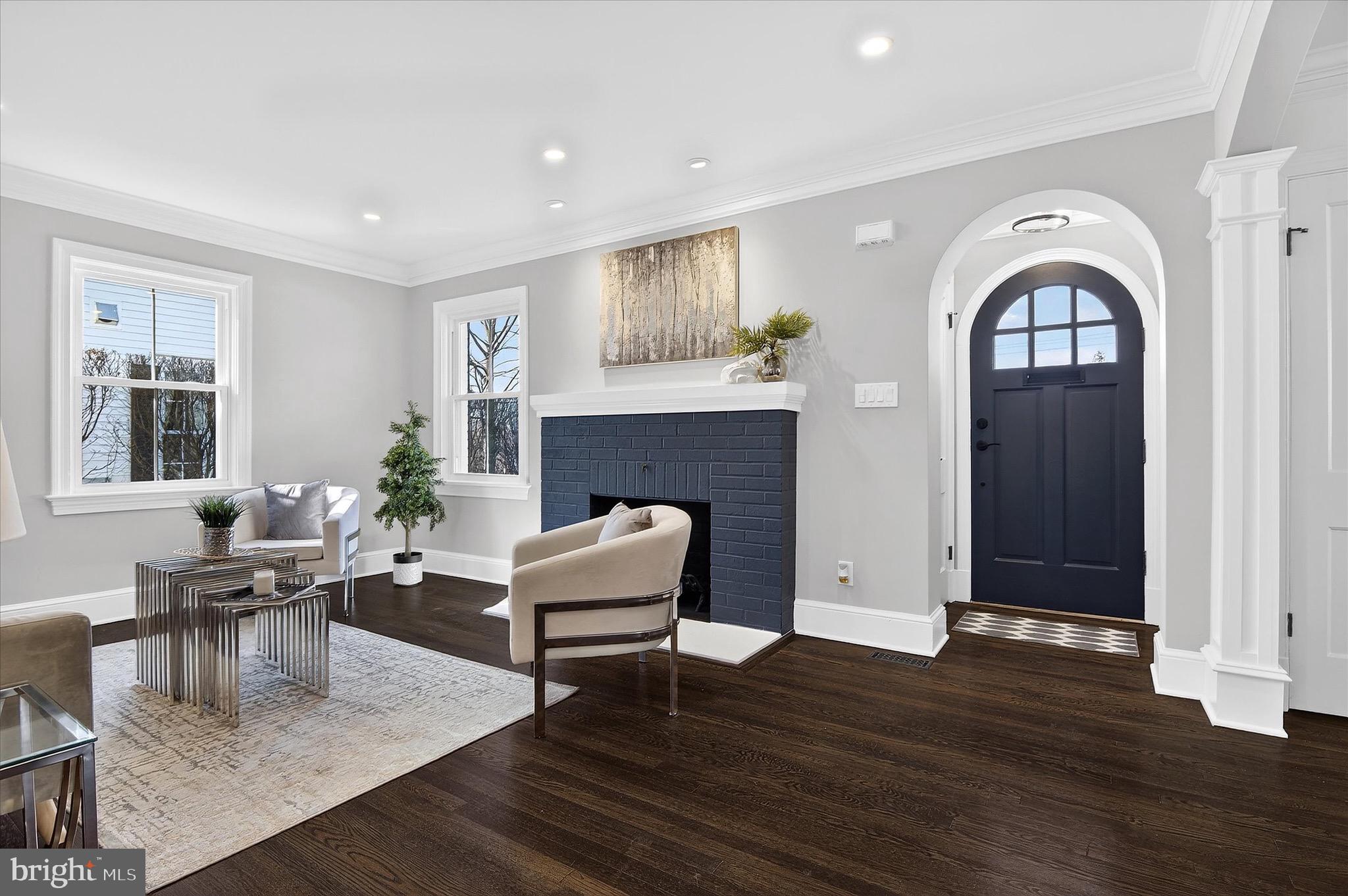 1607 North Glebe Road Arlington, VA 22207 - Photo 4 of 45 Foyer