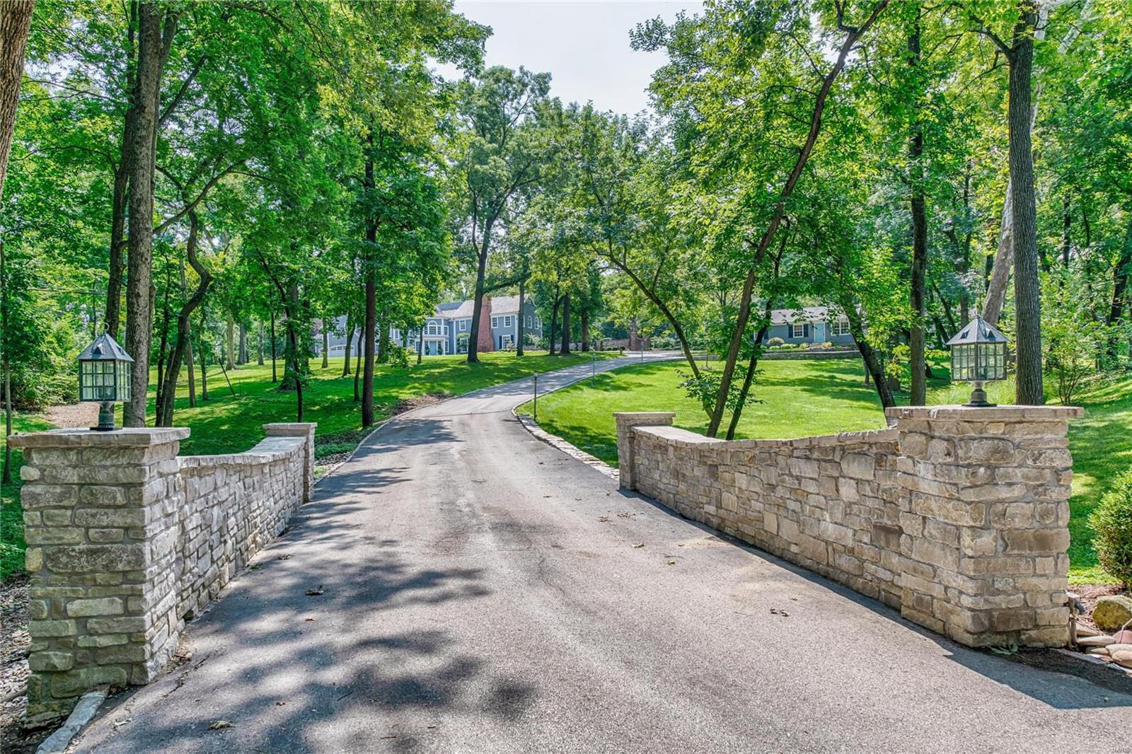10 Edgewood Road St. Louis, MO 63124 - Photo 3 of 67 Gallery Image 3