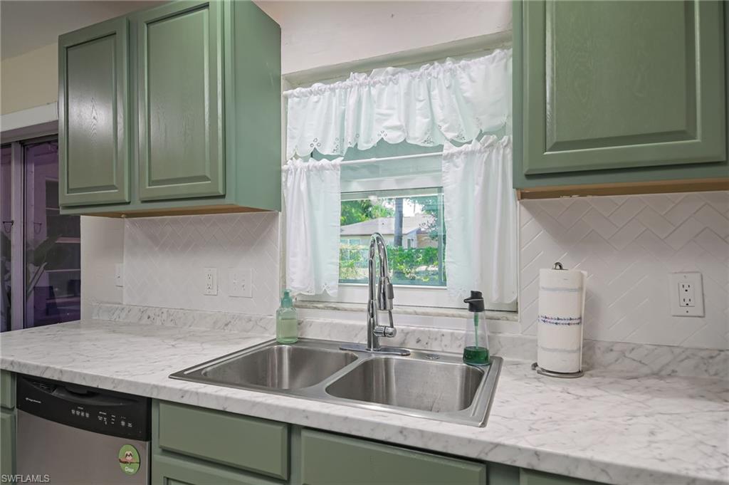 9216 Pineapple Road Fort Myers, FL 33967 - Photo 10 of 29 Gallery Image 10