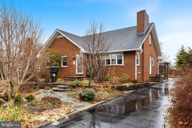 $2,800 | 55 East Evesham Road, Runnemede, NJ 08078