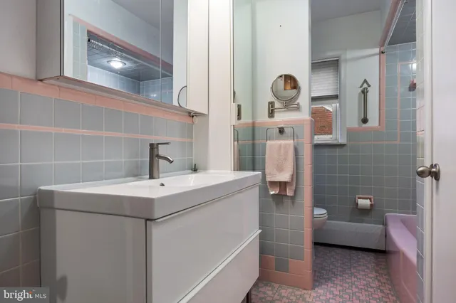 $2,800 | 55 East Evesham Road, Runnemede, NJ 08078