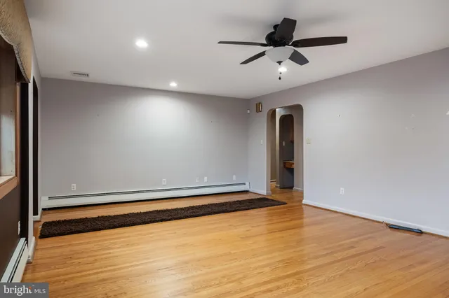 $2,800 | 55 East Evesham Road, Runnemede, NJ 08078