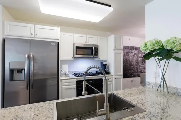 $2,900 | 4808 North 24th Street, Unit 228, Phoenix, AZ 85016