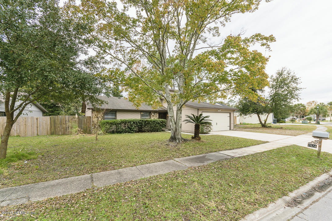 2526 Wattle Tree Road West Jacksonville, FL 32246 - Photo 2 of 19 a tree in the middle of a yard
