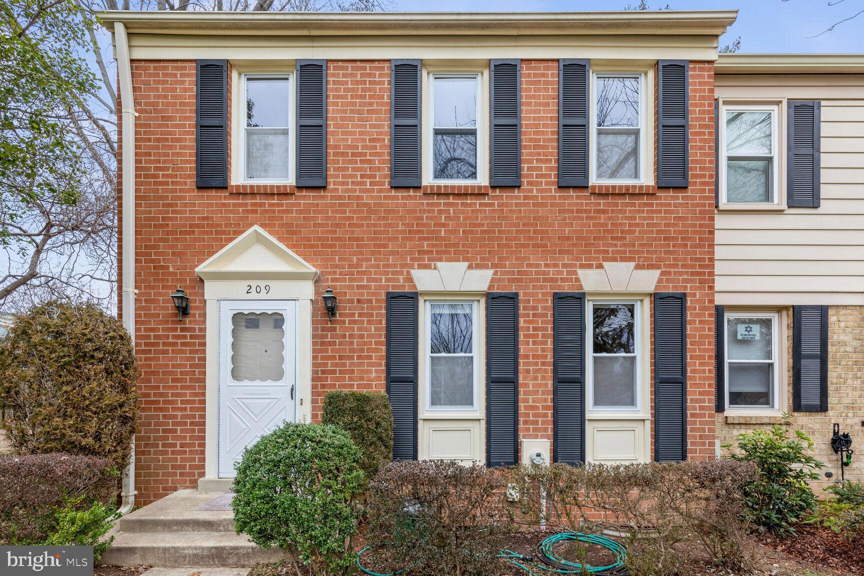 209 Longdraft Road Gaithersburg, MD 20878 - Photo 2 of 48