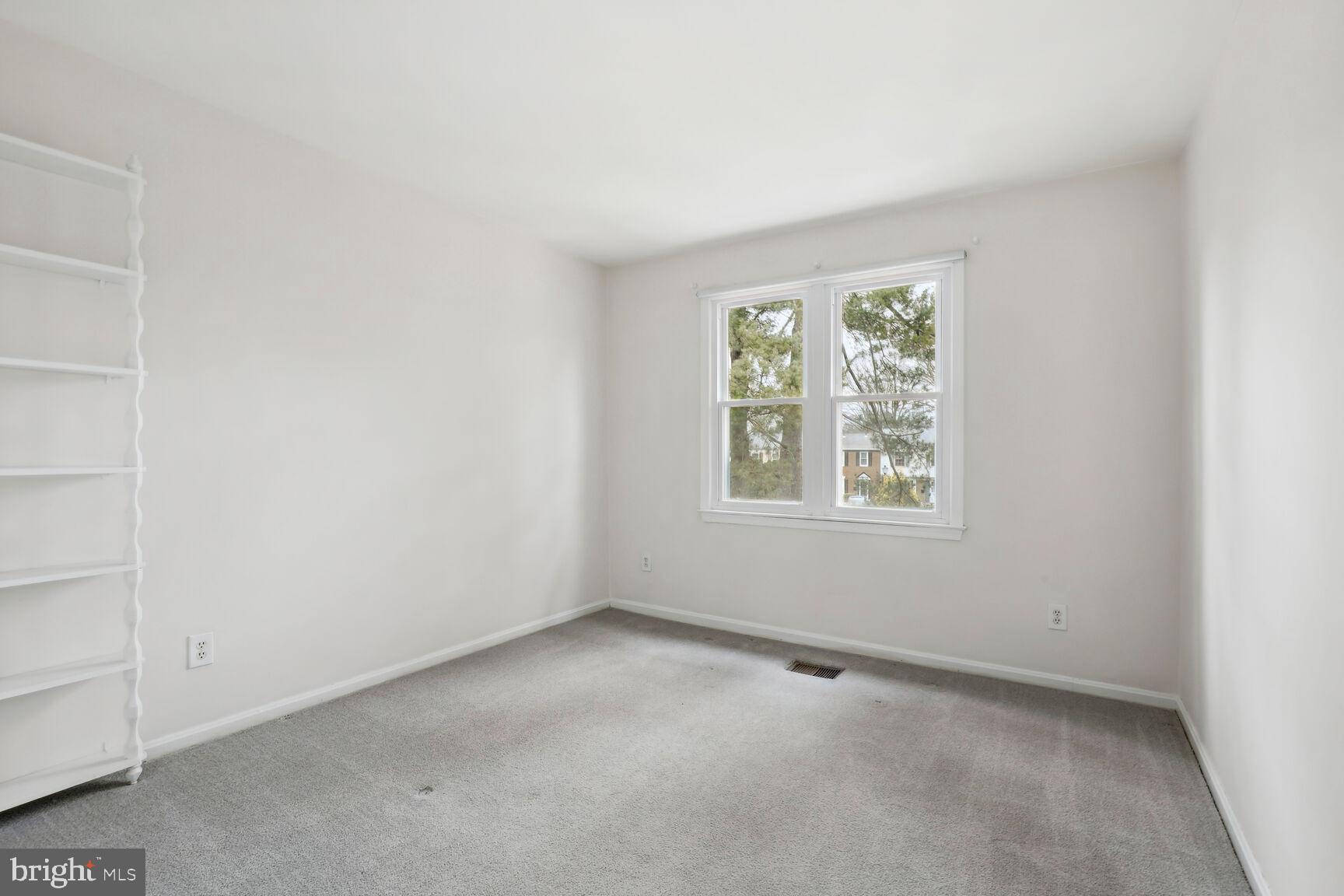 209 Longdraft Road Gaithersburg, MD 20878 - Photo 26 of 48 Second Bedroom