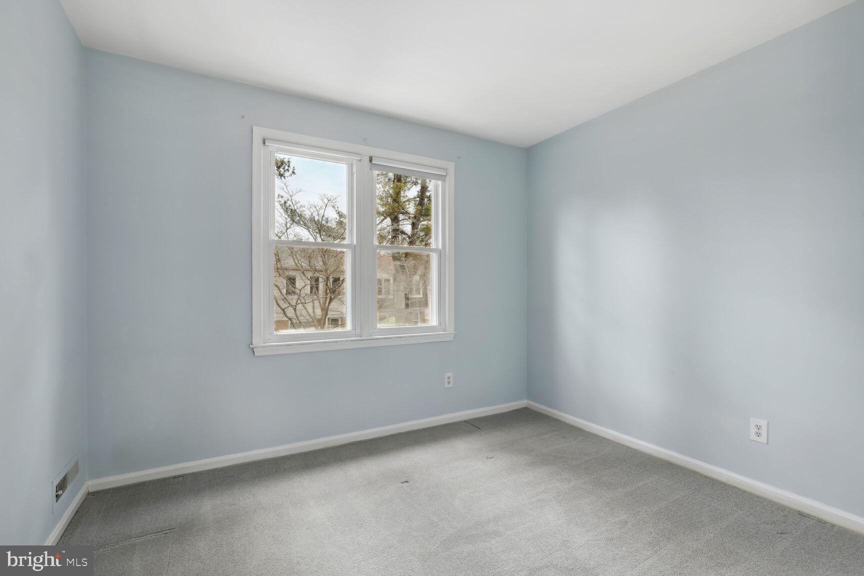 209 Longdraft Road Gaithersburg, MD 20878 - Photo 28 of 48 Third Bedroom