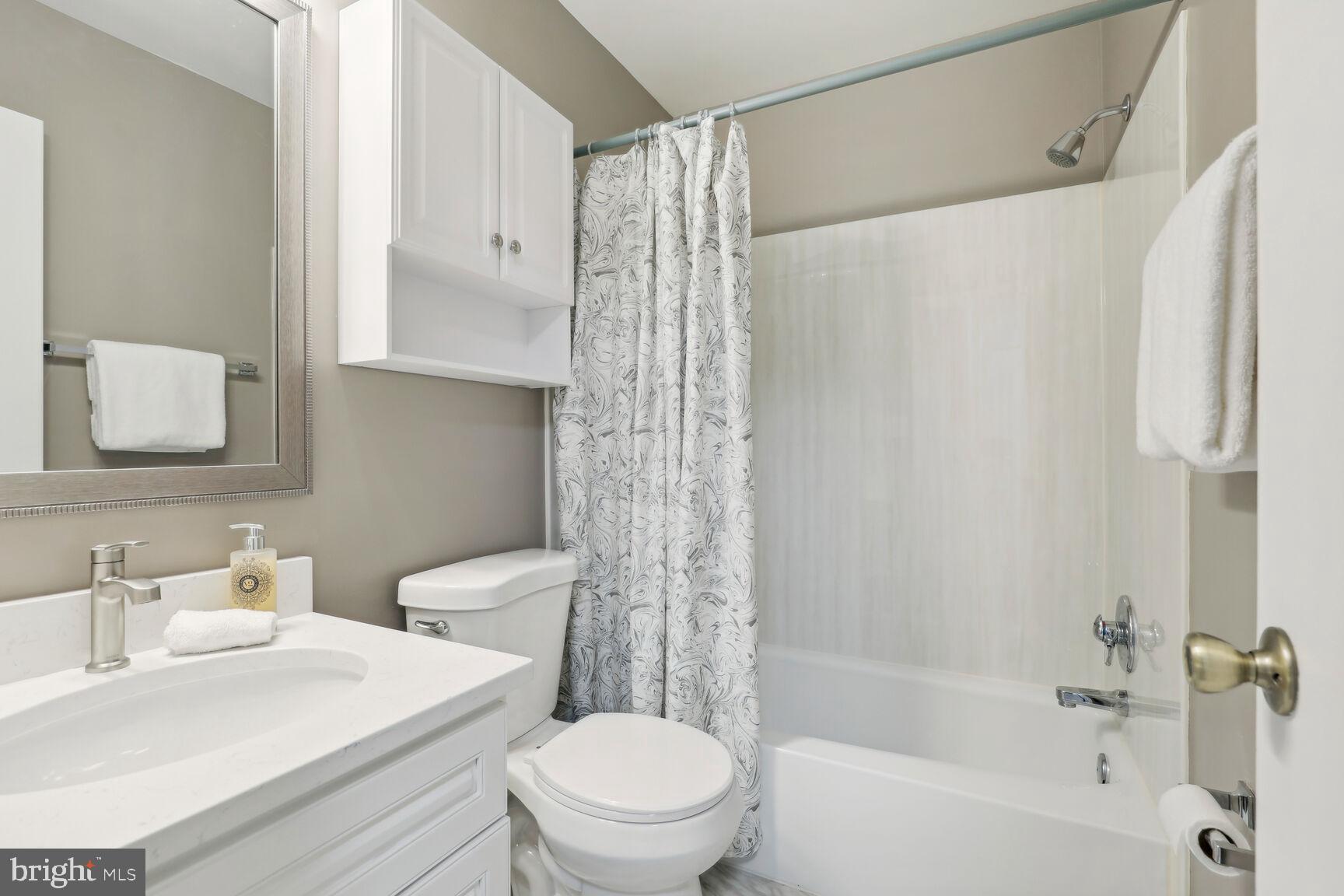 209 Longdraft Road Gaithersburg, MD 20878 - Photo 30 of 48 Second Floor Full Hall Bath