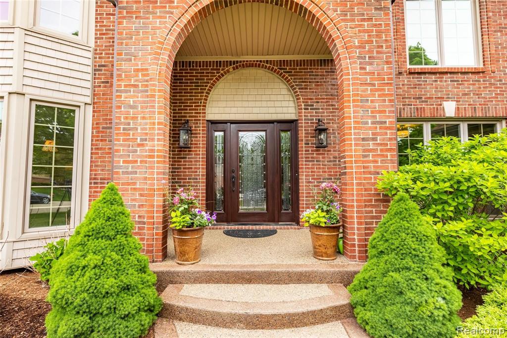 1202 Lakeview Drive Rochester Hills, MI 48306 - Photo 9 of 34