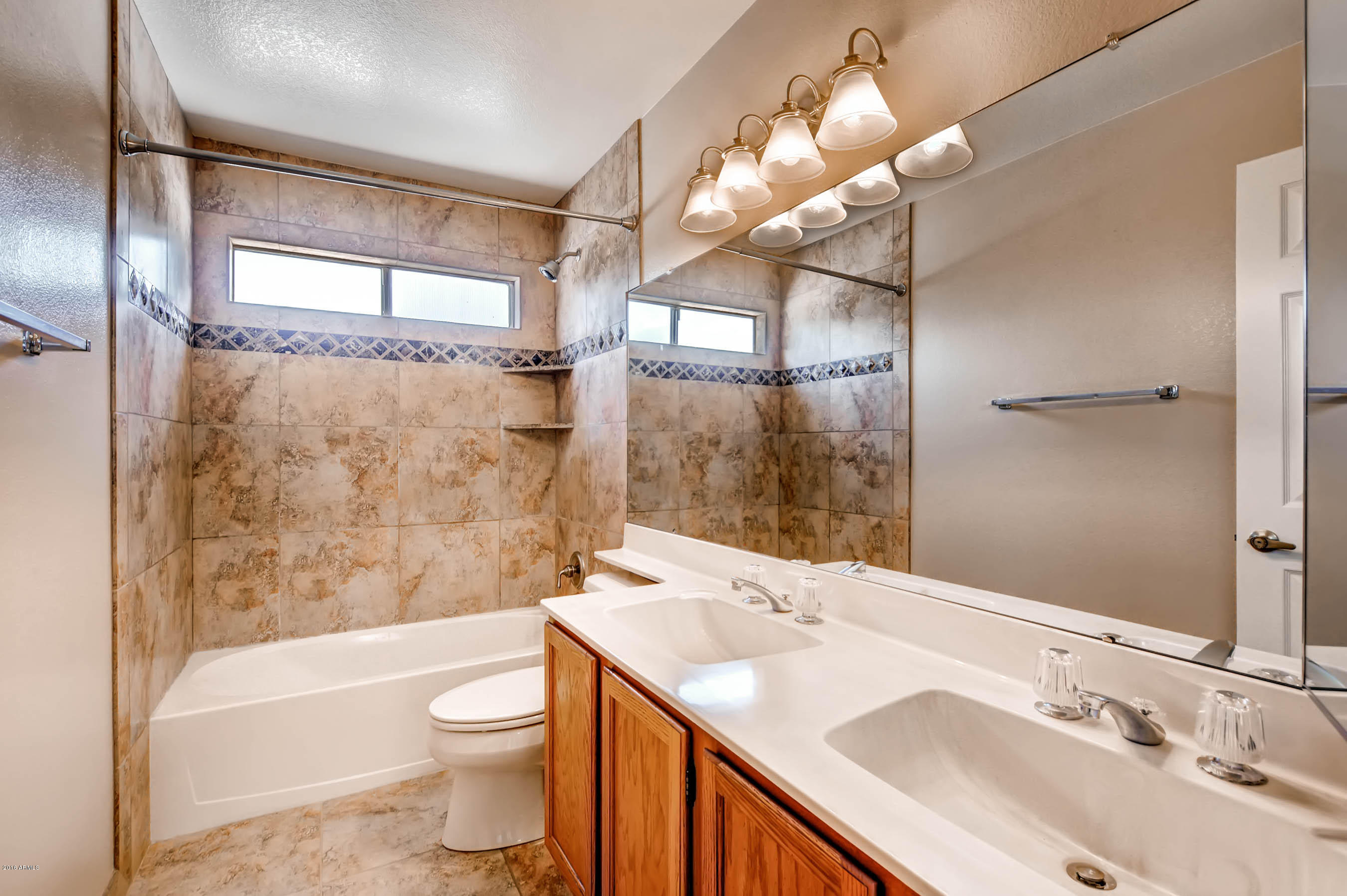 4535 East Hearn Road Phoenix, AZ 85032 - Photo 22 of 30 Bathroom