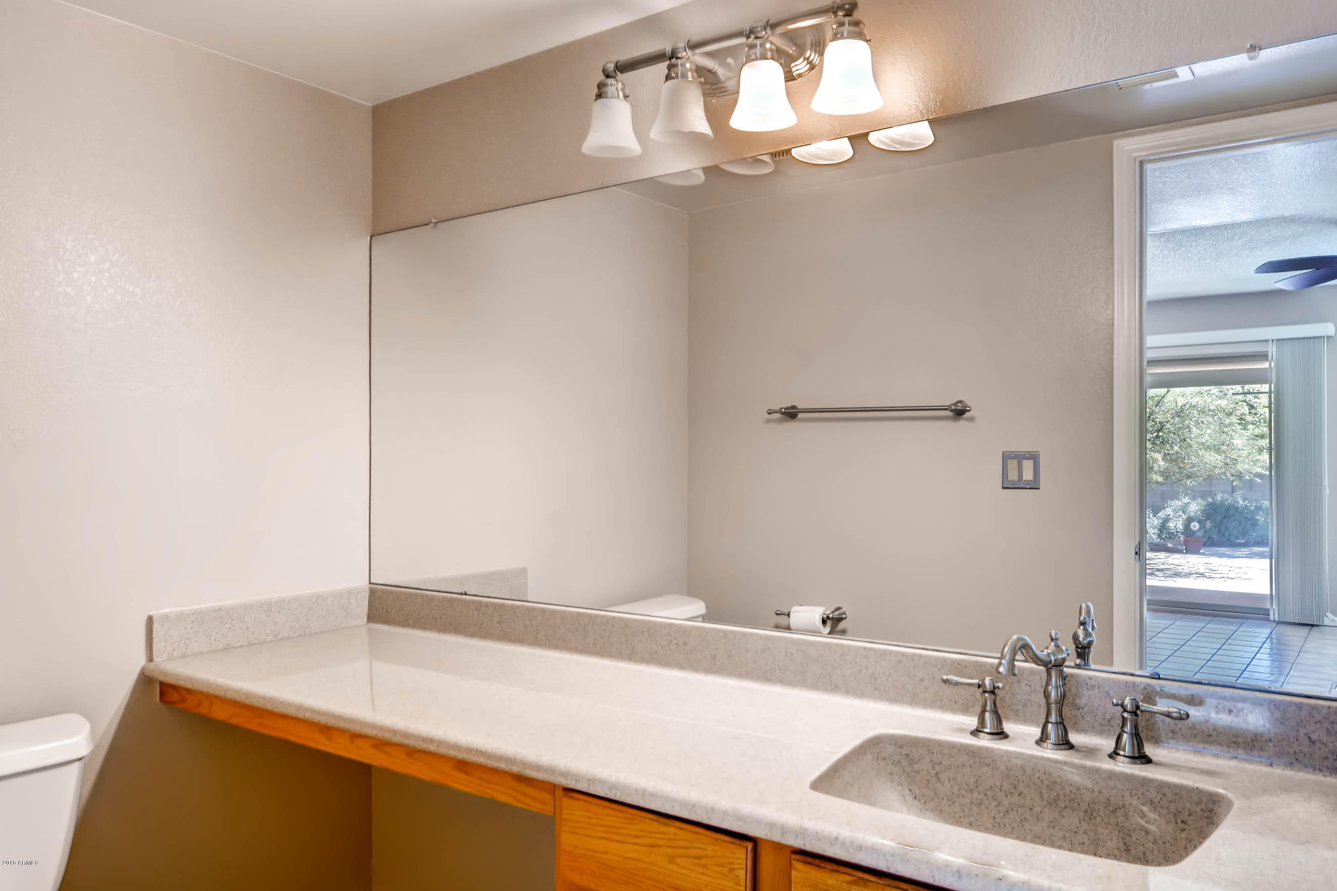4535 East Hearn Road Phoenix, AZ 85032 - Photo 23 of 30 Bath