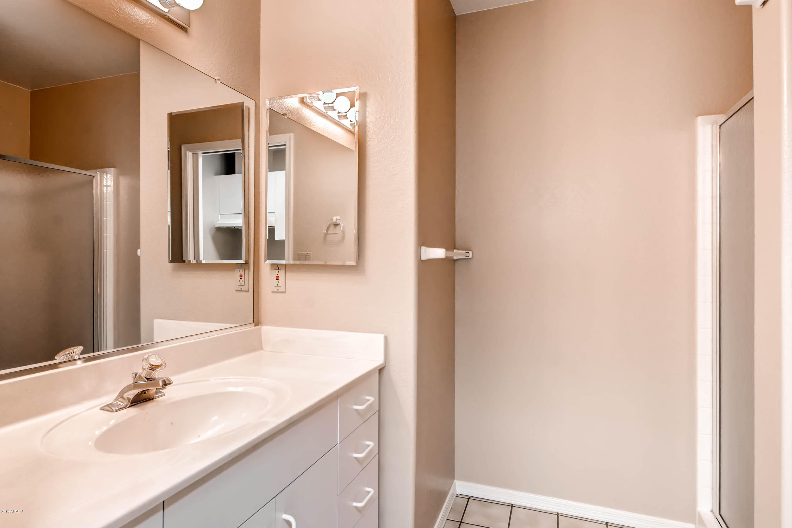 4535 East Hearn Road Phoenix, AZ 85032 - Photo 24 of 30 Bath