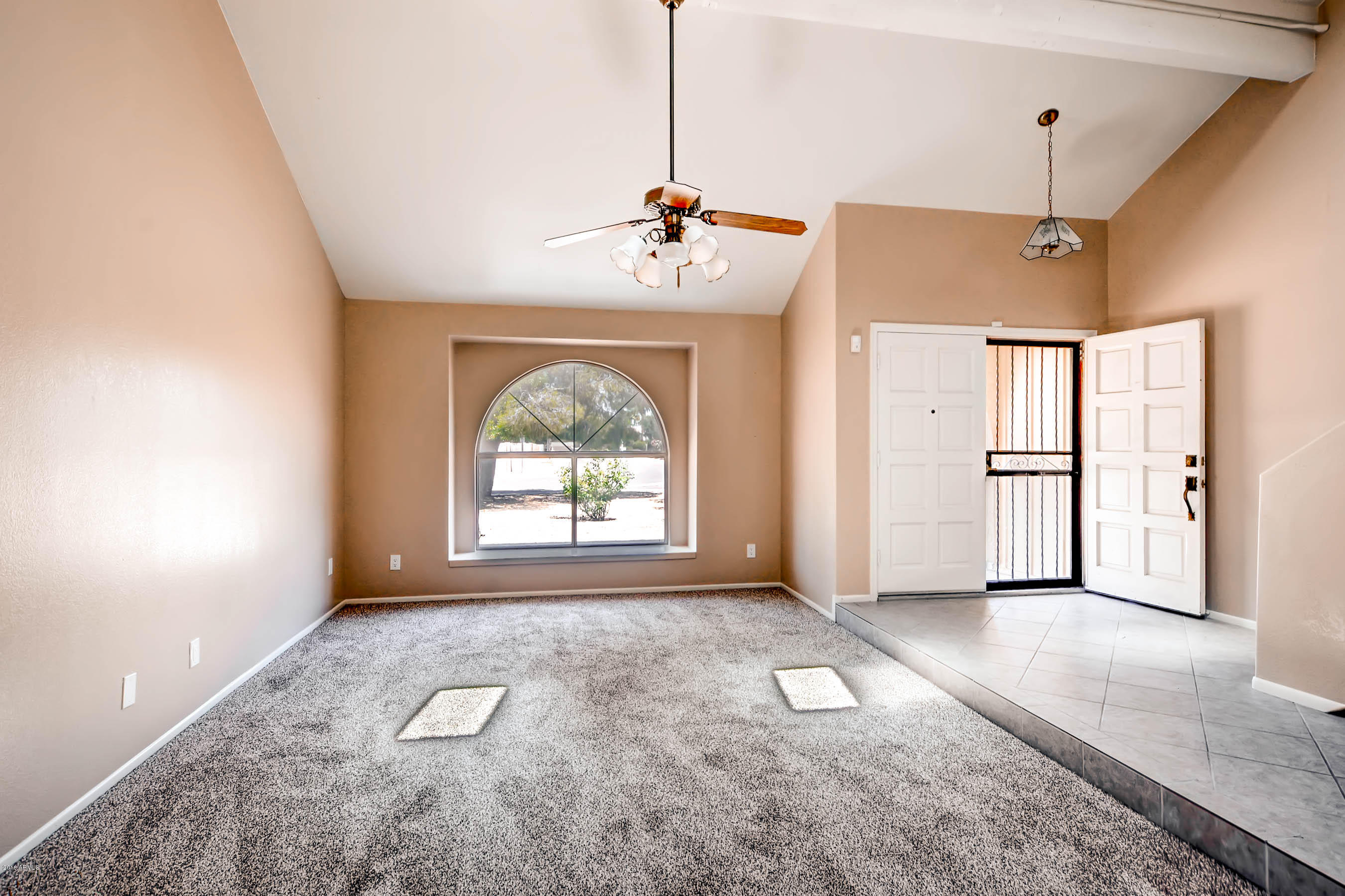 4535 East Hearn Road Phoenix, AZ 85032 - Photo 3 of 30 Living Room