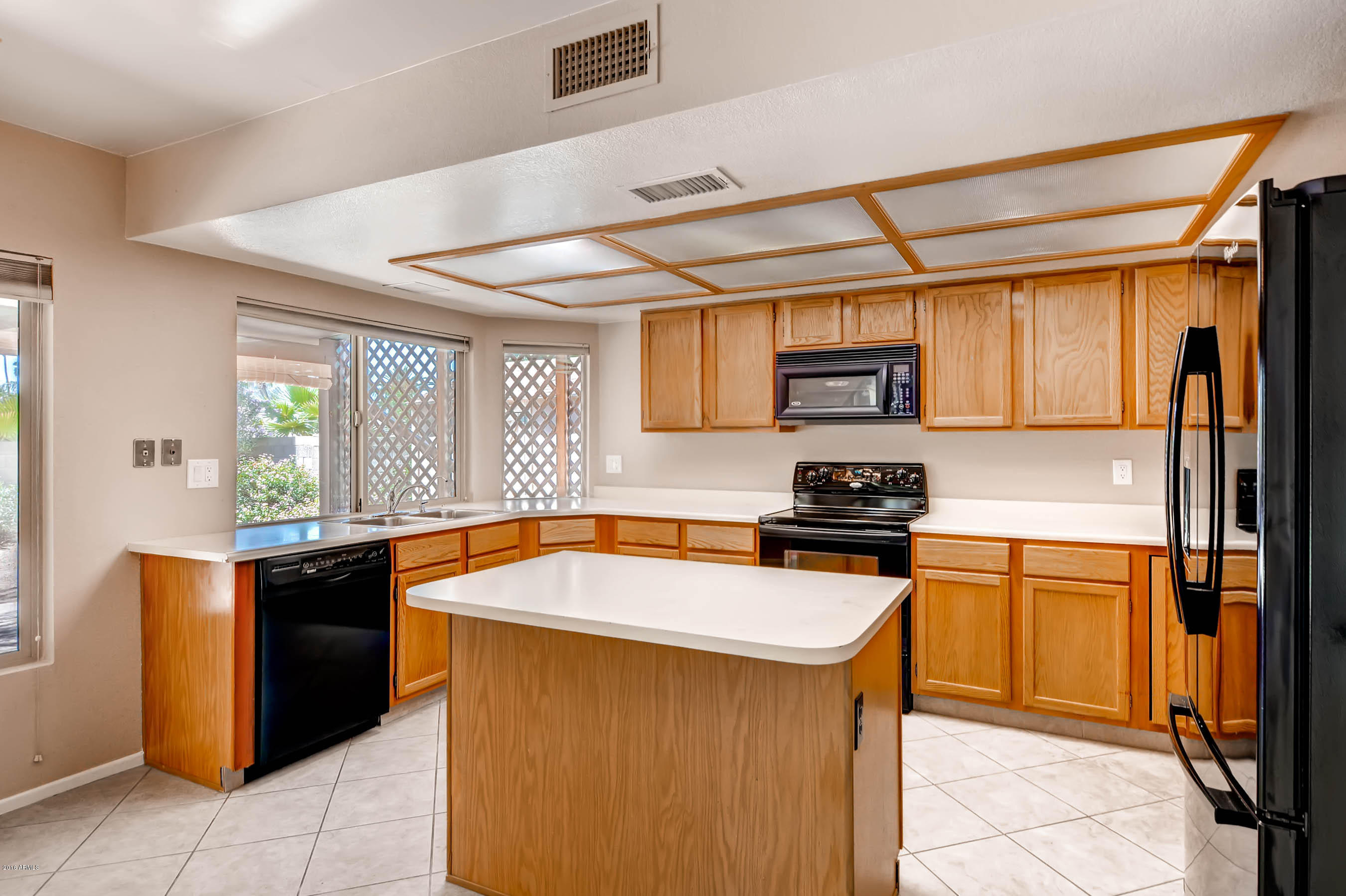 4535 East Hearn Road Phoenix, AZ 85032 - Photo 6 of 30 Kitchen