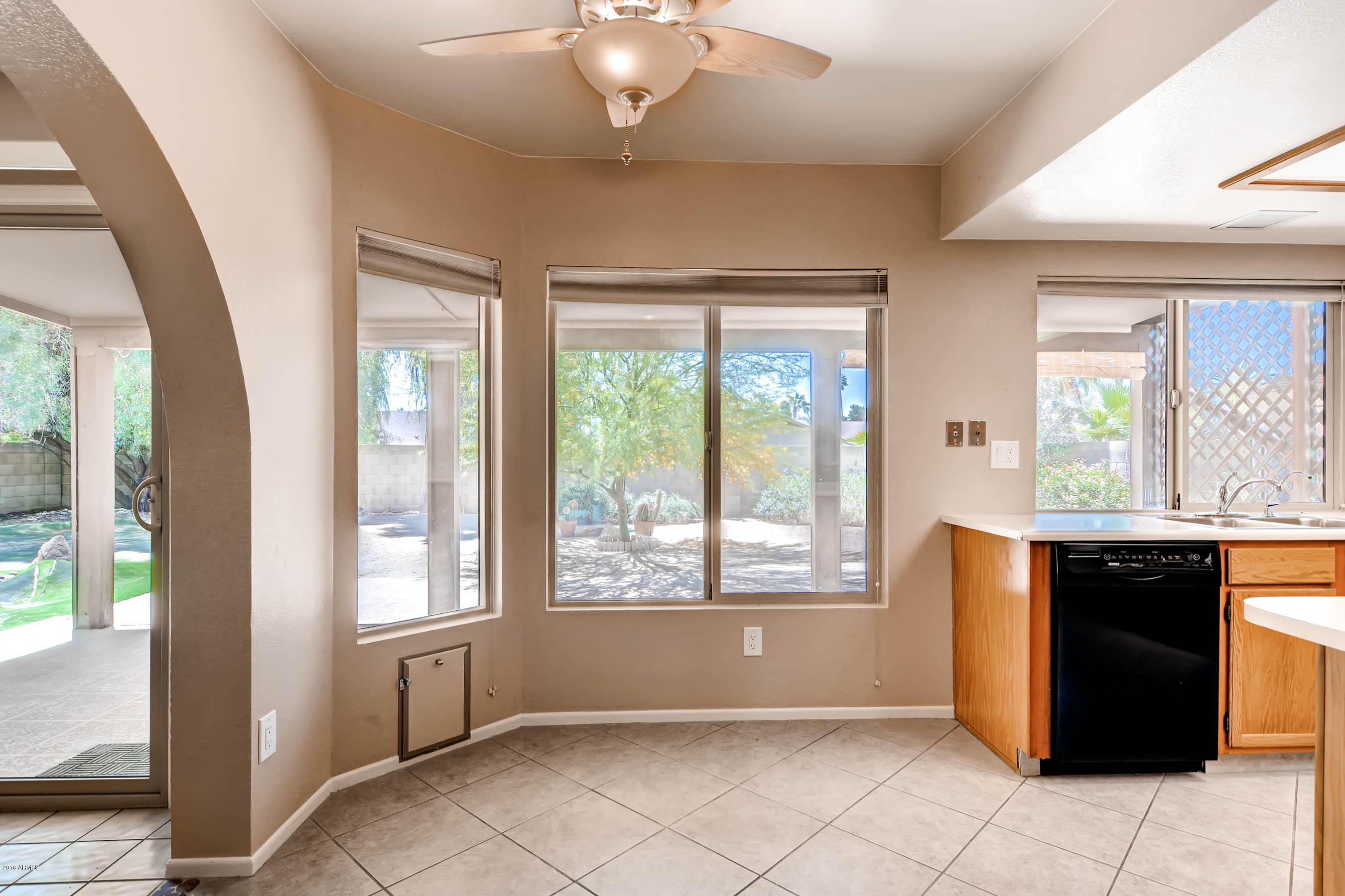4535 East Hearn Road Phoenix, AZ 85032 - Photo 10 of 30 Breakfast Area
