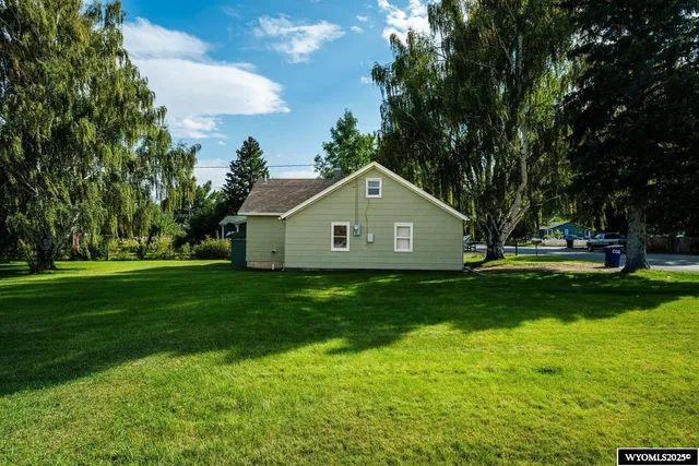 $292,500 | 579 North Desmet Avenue, Buffalo, WY 82834
