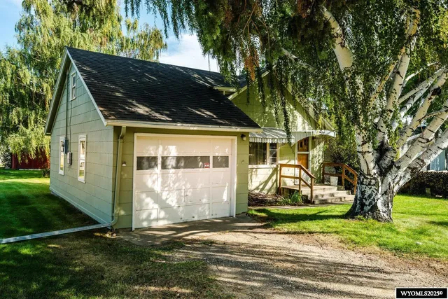 $292,500 | 579 North Desmet Avenue, Buffalo, WY 82834