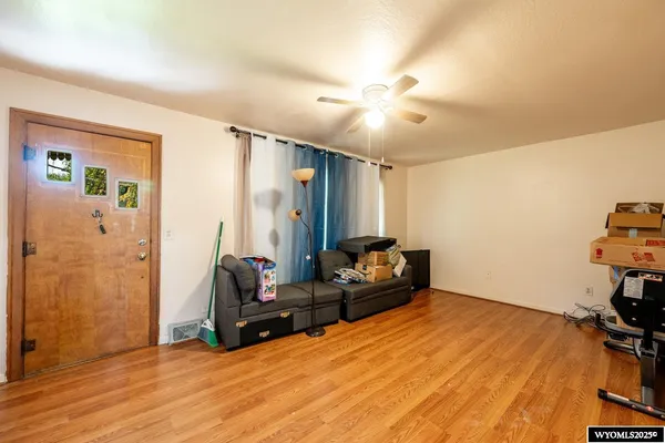 $292,500 | 579 North Desmet Avenue, Buffalo, WY 82834
