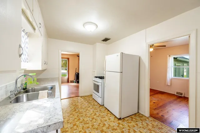 $292,500 | 579 North Desmet Avenue, Buffalo, WY 82834