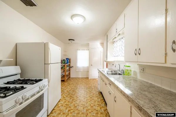 $292,500 | 579 North Desmet Avenue, Buffalo, WY 82834