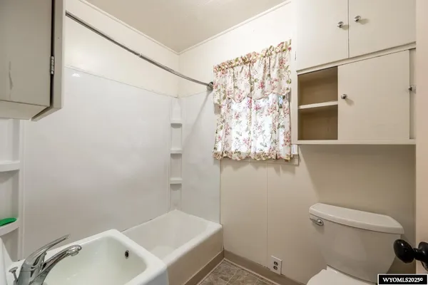 $292,500 | 579 North Desmet Avenue, Buffalo, WY 82834